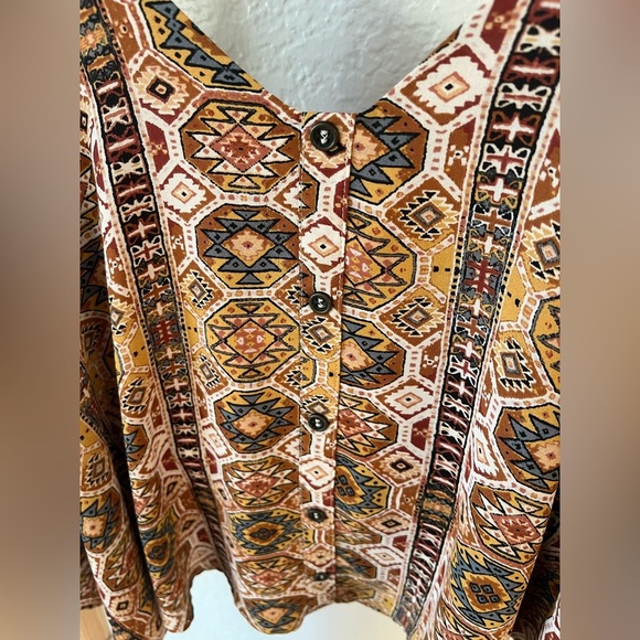 Forever 21 button detail crop tank - Picture 2 of 3